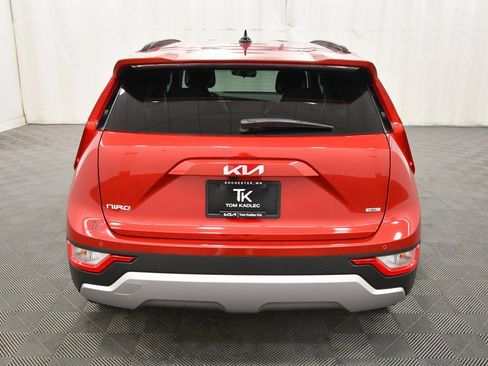 Certified 2025 Kia Niro EX image 6