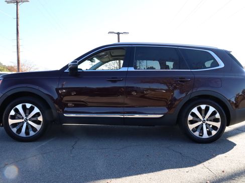 Used 2022 Kia Telluride EX w/ EX Premium Package image 2
