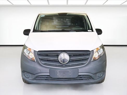 Used 2023 Mercedes-Benz Metris image 2