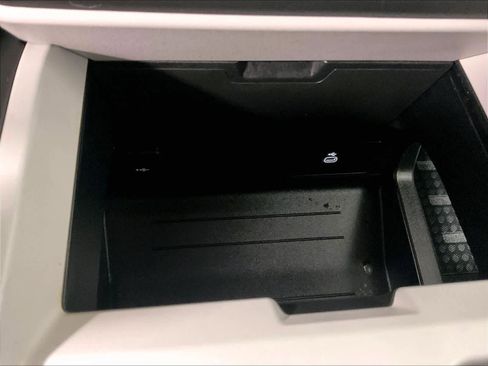 Used 2025 Land Rover Defender 110 S image 28