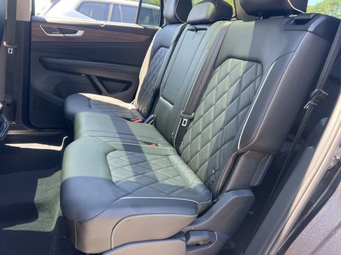 Certified 2025 Volkswagen Atlas SEL Premium R-Line AWD/4WD image 33