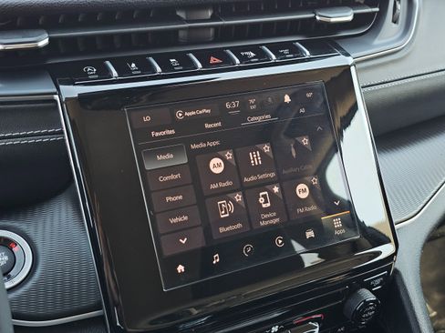 Used 2024 Jeep Grand Cherokee Laredo image 35