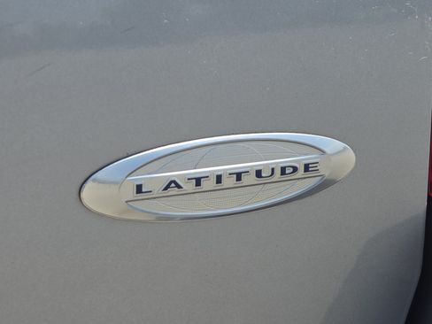 Used 2015 Jeep Compass Latitude FWD image 7