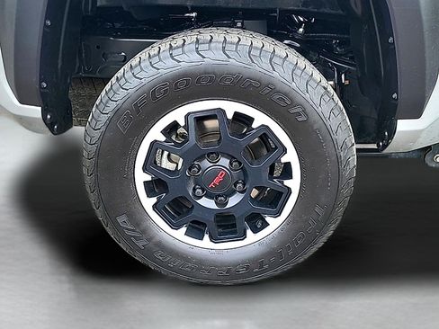 Used 2024 Toyota Tacoma TRD Off-Road AWD/4WD image 9