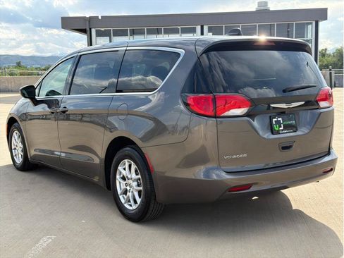 Used 2023 Chrysler Voyager LX FWD image 6