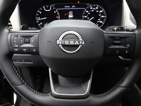 Certified 2025 Nissan Rogue SV image 30
