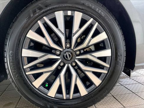 Used 2025 Nissan Altima 2.5 SV FWD image 33