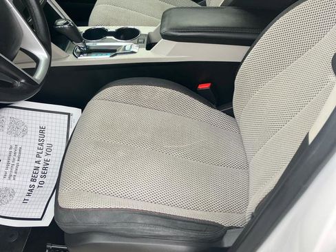 Used 2017 Chevrolet Equinox LT w/ Convenience Package image 9