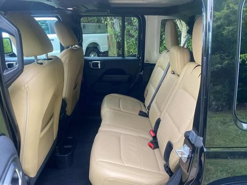 Used 2018 Jeep Wrangler Unlimited Sahara AWD/4WD image 9