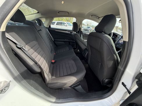 Used 2020 Ford Fusion SE FWD image 20
