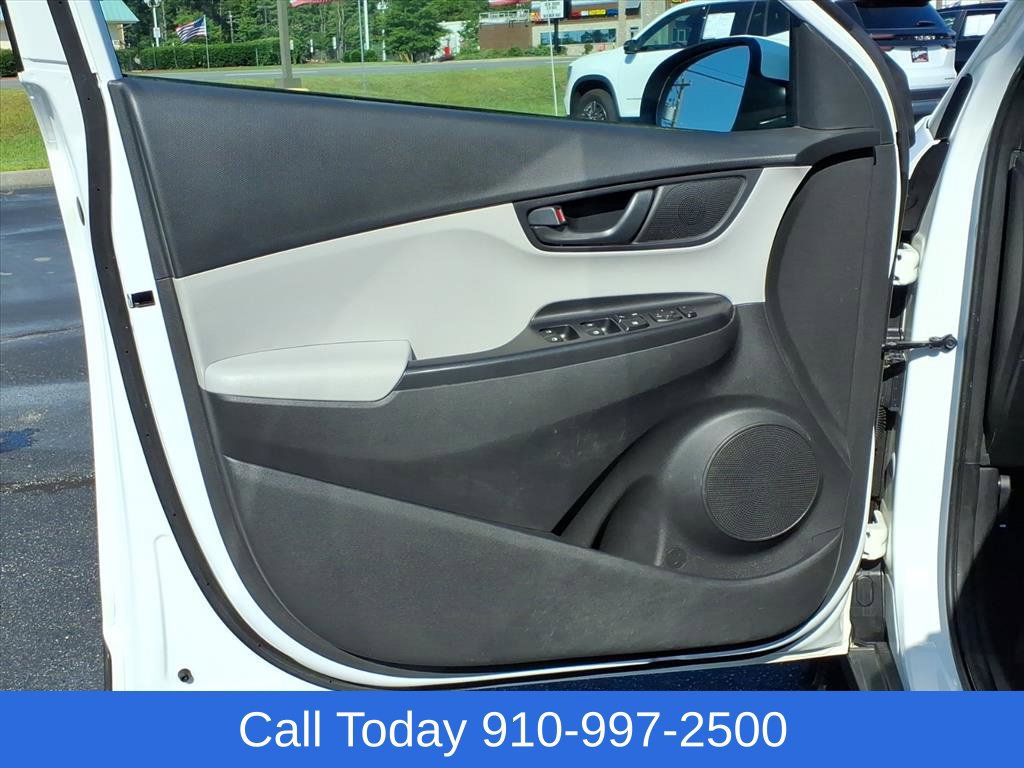 Used 2023 Hyundai Kona SEL AWD/4WD image 11
