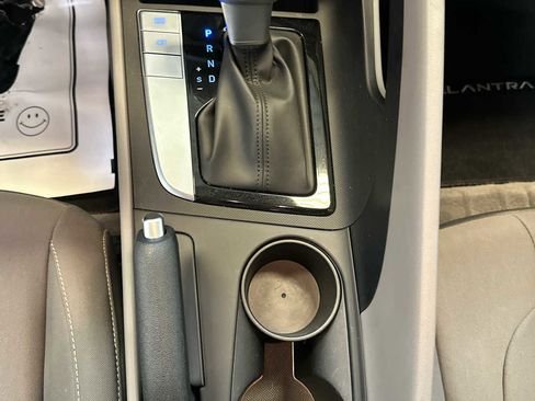 Certified 2025 Hyundai Elantra Sport FWD image 29