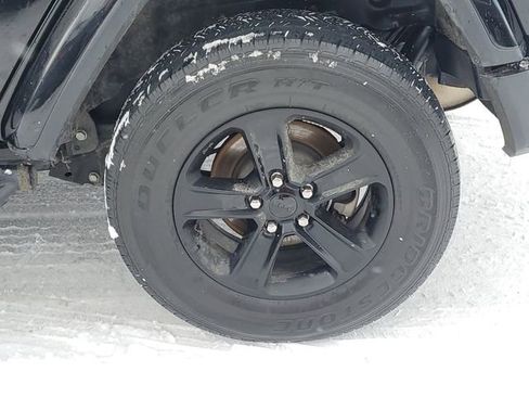 Used 2020 Jeep Wrangler Unlimited Sahara image 30