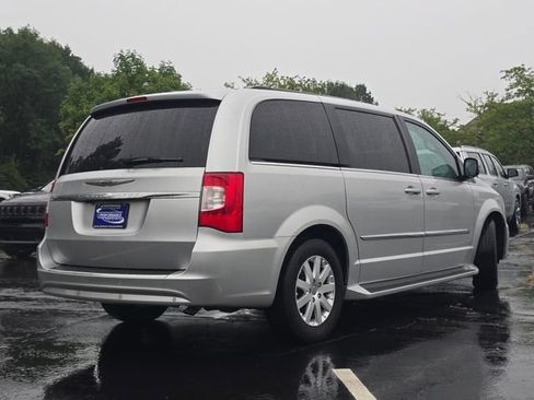 Used 2012 Chrysler Town & Country Touring-L w/ Entertainment Group #2 FWD image 31