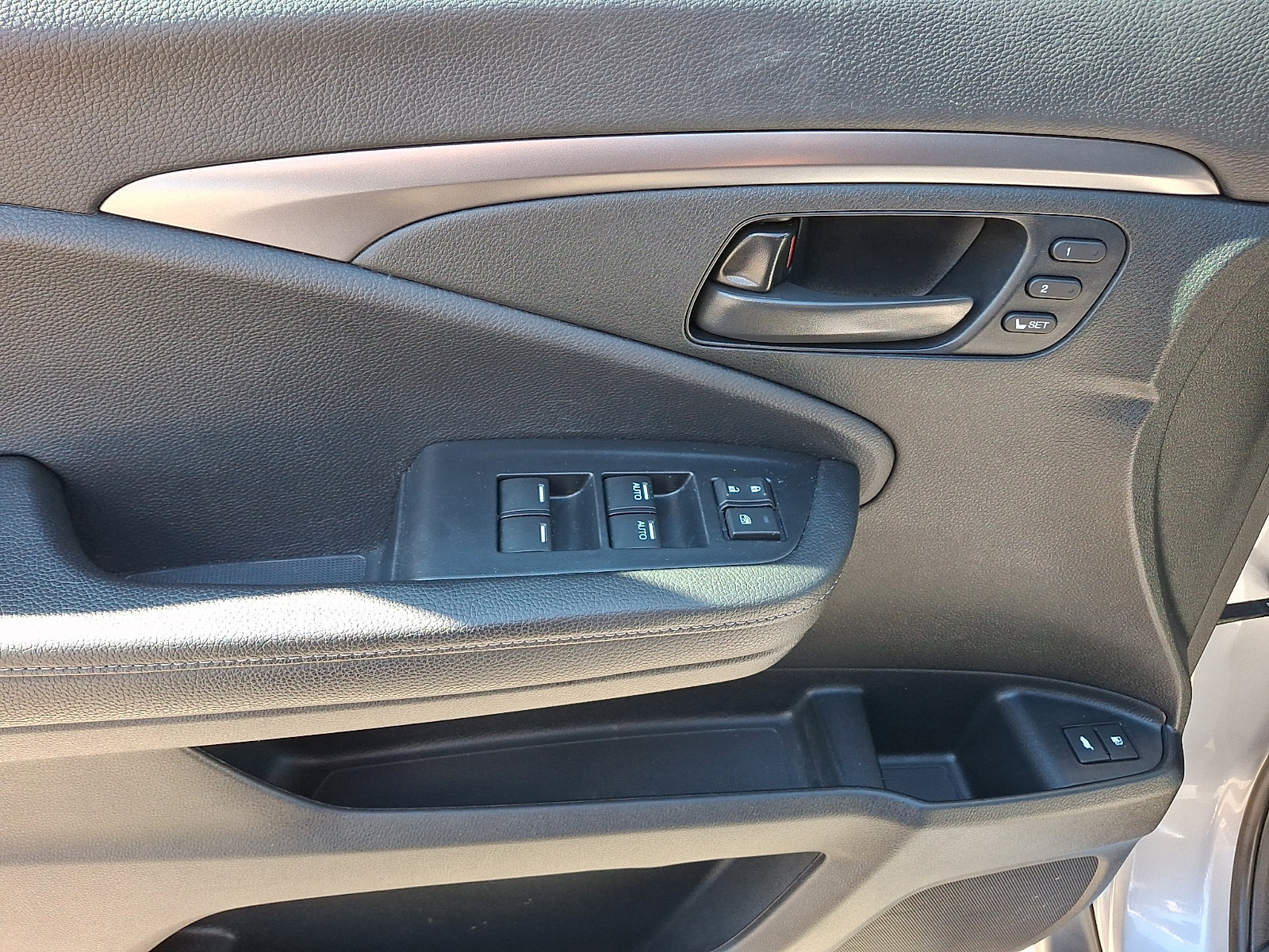 Used 2025 Honda Passport EX-L image 13