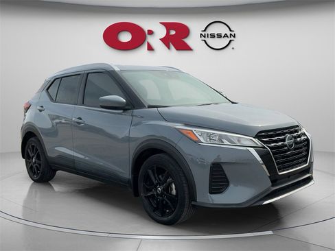 Used 2021 Nissan Kicks SV image 3