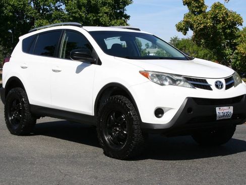 Used 2014 Toyota RAV4 LE image 2