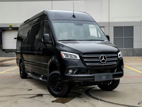 Used 2024 Mercedes-Benz Sprinter 2500 image 25