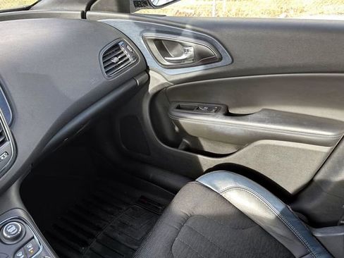 Used 2016 Chrysler 200 S w/ Comfort Group image 29