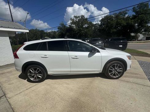 Used 2018 Volvo V60 T5 Cross Country AWD/4WD image 5