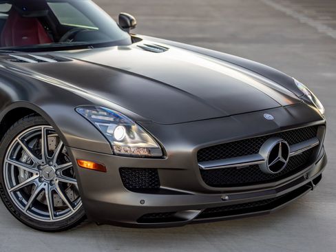 Used 2011 Mercedes-Benz SLS AMG Coupe image 32