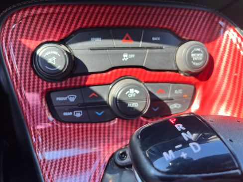 Used 2016 Dodge Challenger SXT image 13