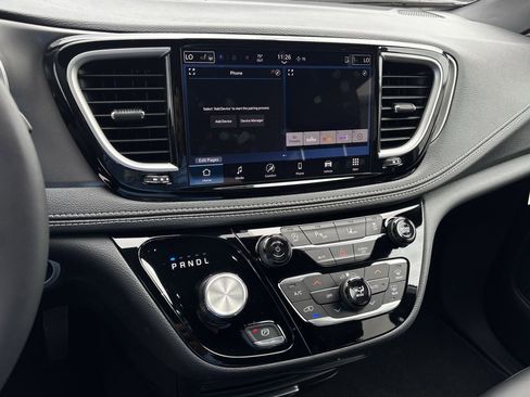New 2026 Chrysler Pacifica Select image 15