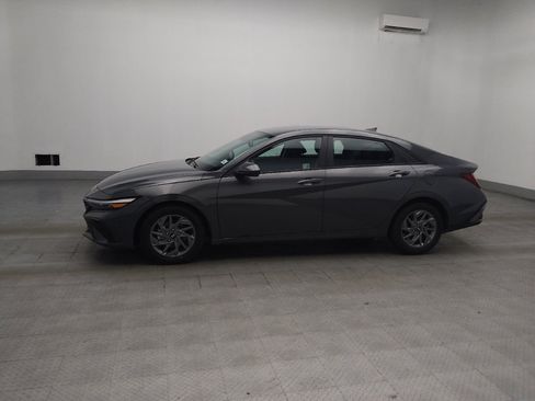 Used 2024 Hyundai Elantra SEL FWD image 2