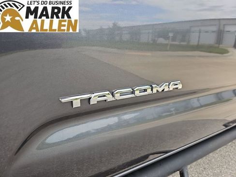 Used 2019 Toyota Tacoma TRD Off-Road AWD/4WD image 31