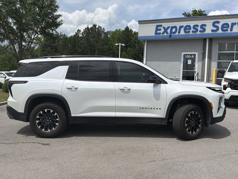 Used 2025 Chevrolet Traverse Z71 w/ Driver Confidence Package AWD/4WD image 13