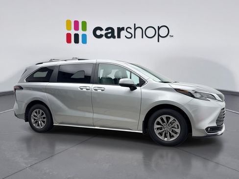 Used 2025 Toyota Sienna XLE w/ XLE Plus Package FWD image 7