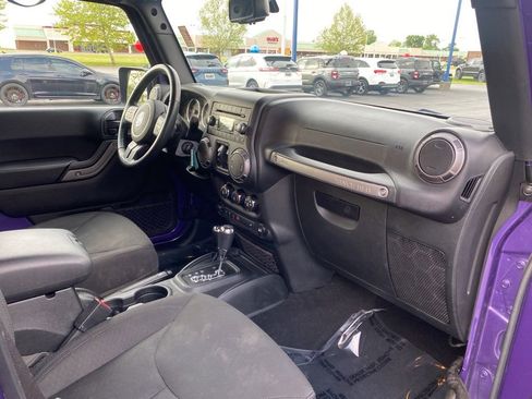 Used 2018 Jeep Wrangler Unlimited Sport S AWD/4WD image 22