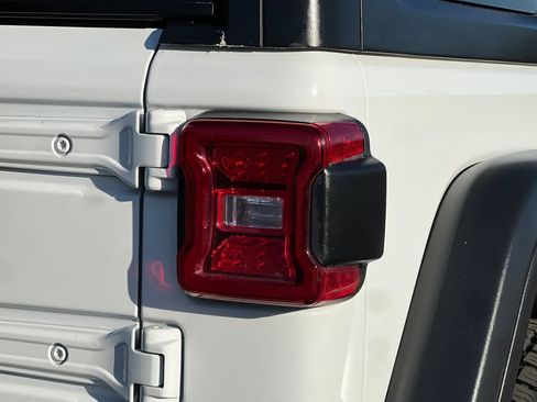 Used 2023 Jeep Wrangler Unlimited Rubicon 4xe image 28