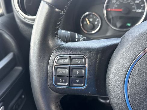 Used 2017 Jeep Wrangler Unlimited Rubicon w/ Connectivity Group AWD/4WD image 22