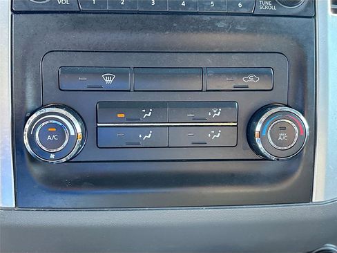 Used 2015 Nissan Frontier SV image 15