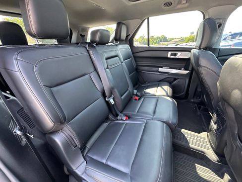Used 2023 Ford Explorer XLT w/ Equipment Group 202A AWD/4WD image 31