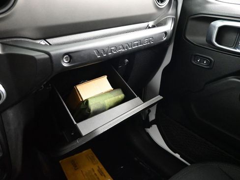 Used 2022 Jeep Wrangler Unlimited Sport image 31