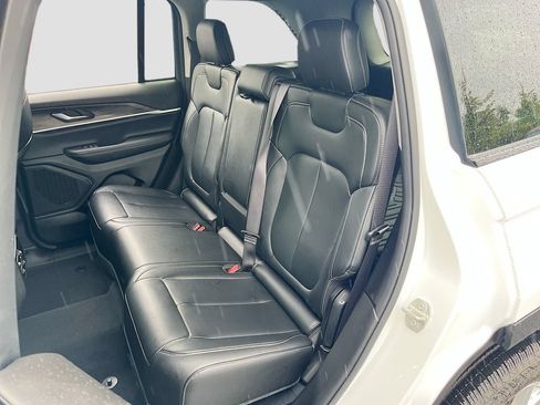 Used 2023 Jeep Grand Cherokee Limited RWD image 24