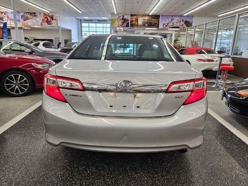 Used 2014 Toyota Camry XLE w/ Leather Package FWD image 5