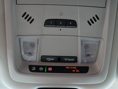 Used 2020 Chevrolet Equinox Premier image 34