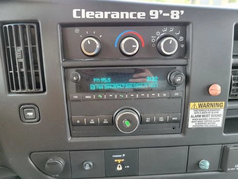 Used 2016 Chevrolet Express 3500 RWD image 10