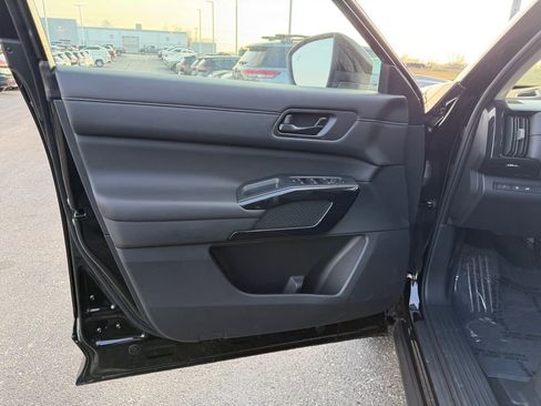 New 2026 Nissan Pathfinder SV image 11