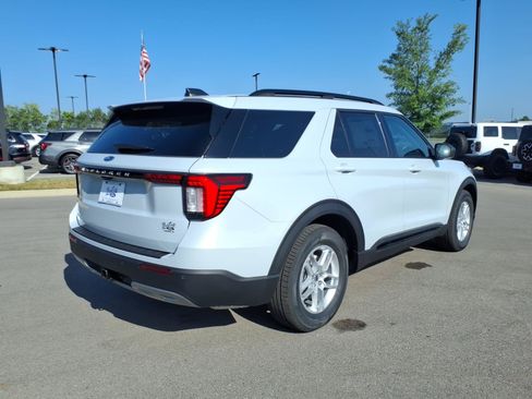 Used 2026 Ford Explorer Active w/ Active Comfort Package RWD image 3