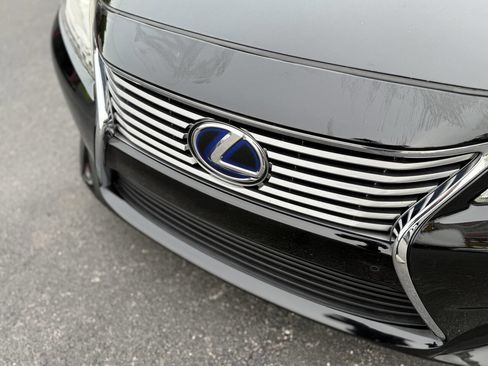 Used 2015 Lexus ES 300h w/ Navigation System Package FWD image 9
