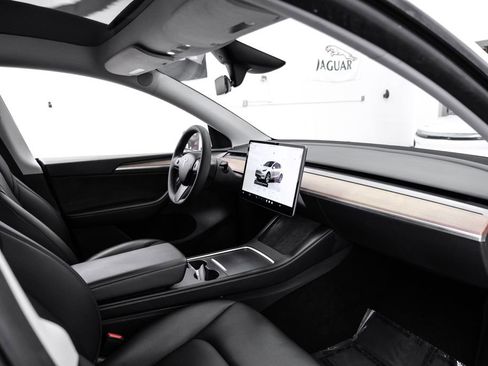 Used 2023 Tesla Model Y Long Range AWD/4WD image 16