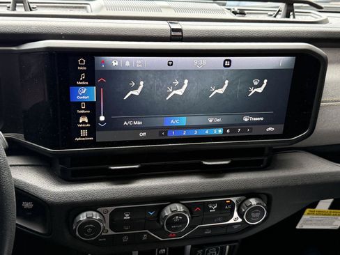 Used 2025 Jeep Gladiator Sport AWD/4WD image 18