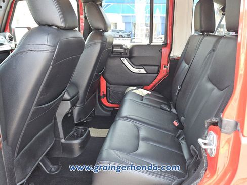 Used 2017 Jeep Wrangler Unlimited Sahara AWD/4WD image 11