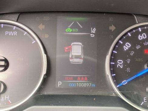 Used 2020 Toyota RAV4 LE image 25