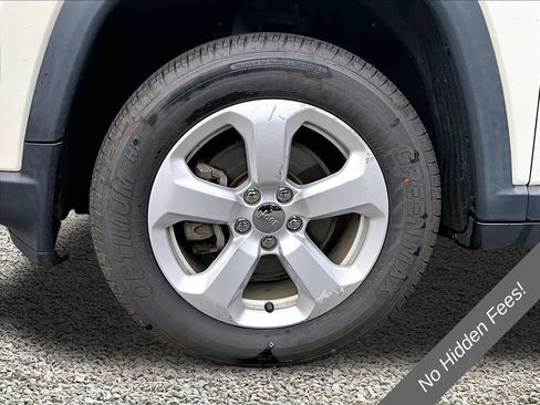 Used 2019 Jeep Compass Latitude w/ Popular Equipment Group AWD/4WD image 8