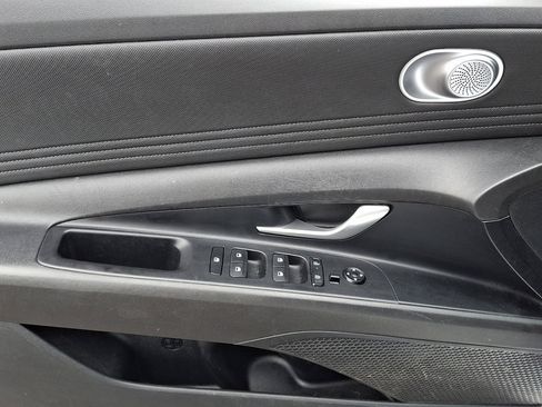 Used 2024 Hyundai Elantra Limited image 23